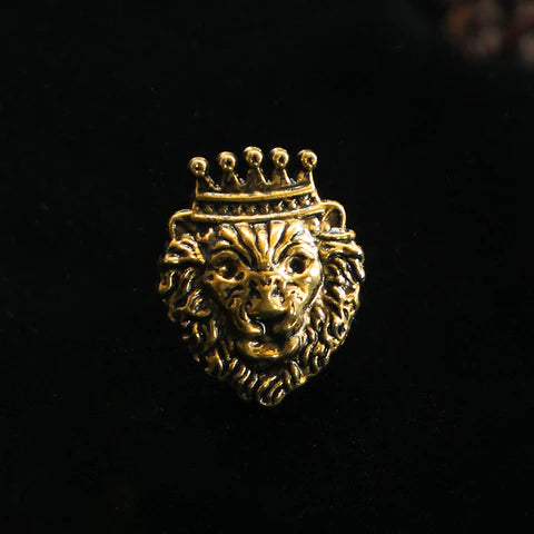 LION LAPLE PIN