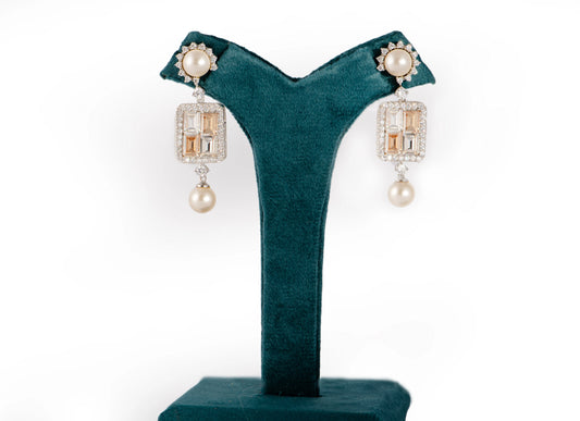 Sparkly Pearls Earring