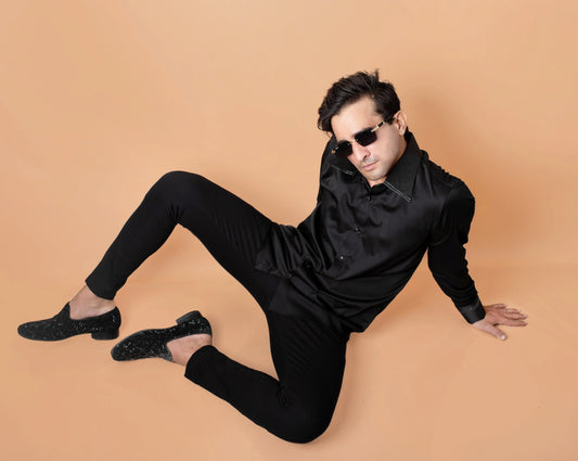 Sleek Sophistication – The Classic Black Statement Shirt