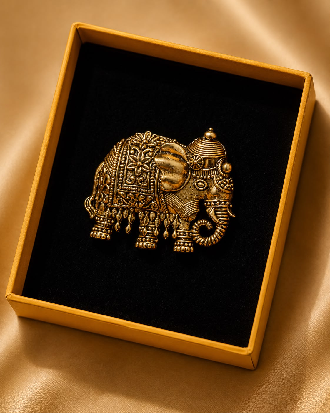 ROYAL ELEPHANT BROOCH WITH BUTTONS